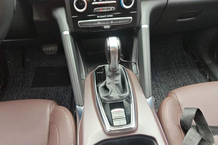 Used Renault Koleos 2018 2.5L Two-Wheel Drive 120th Anniversary Limited Edition Gear Lever