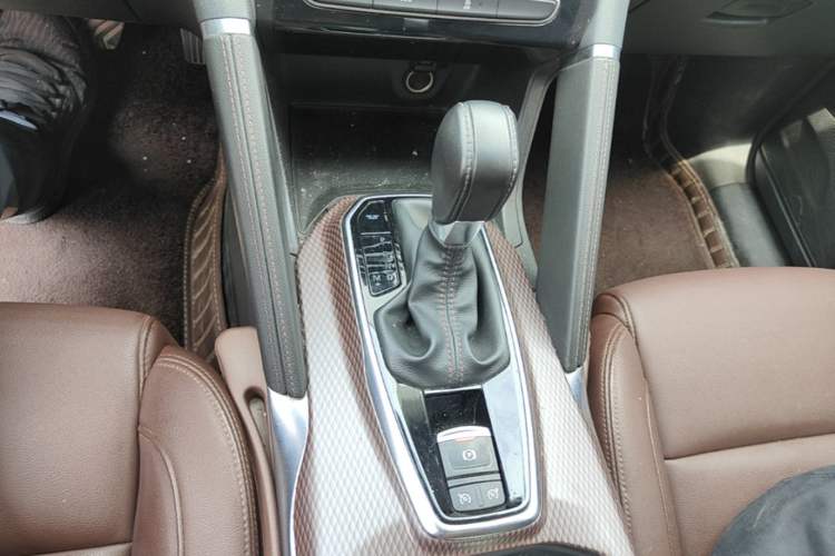 Used Renault Koleos 2018 2.0L Two-Wheel Drive 120th Anniversary Limited Edition Gear Lever