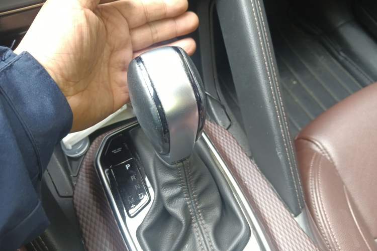 Used Renault Koleos 2018 2.0L Two-Wheel Drive 120th Anniversary Limited Edition Gear Lever