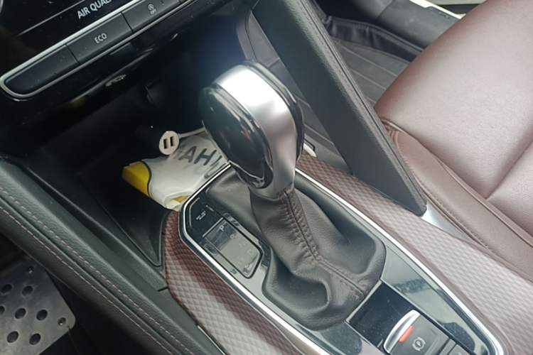 Used Renault Koleos 2018 2.0L Two-Wheel Drive 120th Anniversary Limited Edition Gear Lever
