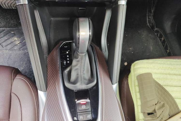 Used Renault Koleos 2018 2.0L Two-Wheel Drive 120th Anniversary Limited Edition Gear Lever