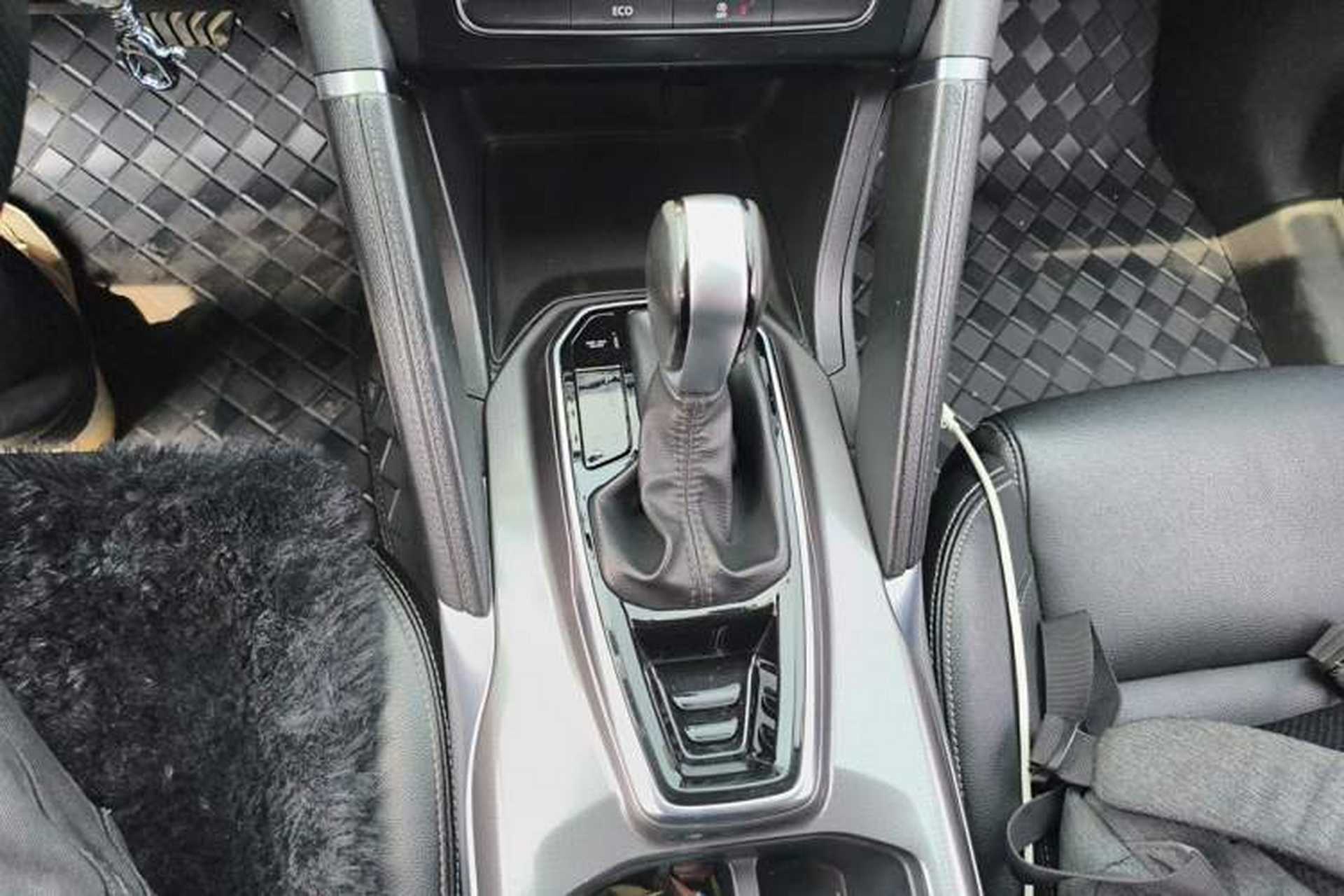 Used Renault Koleos 2018 2.0L Two-Wheel Drive Comfort Edition Gear Lever