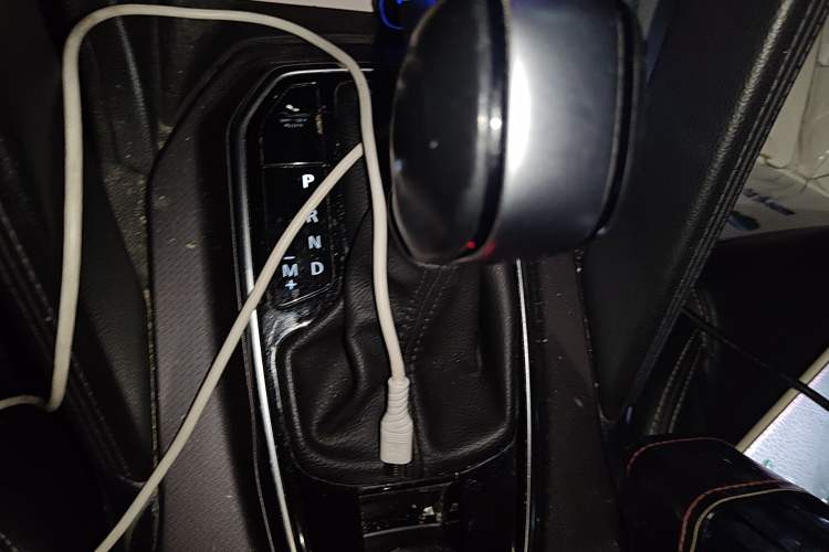 Used Renault Koleos 2018 2.0L Two-Wheel-Drive Luxury Edition Gear Lever