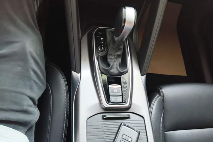 Used Renault Koleos 2018 2.0L Two-Wheel-Drive Luxury Edition Gear Lever