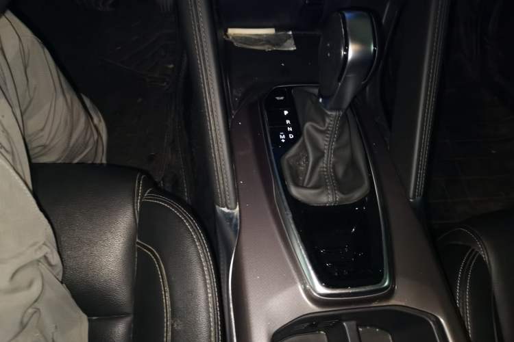 Used Renault Koleos 2018 2.0L Two-Wheel Drive Leading Edition Gear Lever
