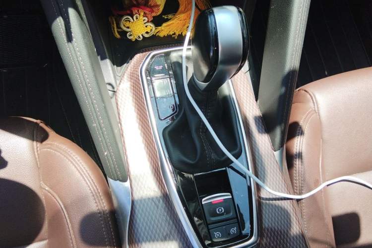 Used Renault Koleos 2018 2.0L Two-Wheel Drive 120th Anniversary Limited Edition Gear Lever