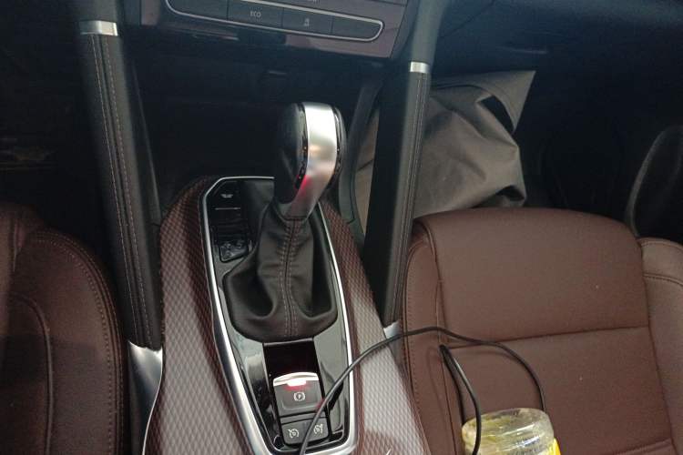 Used Renault Koleos 2018 2.0L Two-Wheel Drive 120th Anniversary Limited Edition Gear Lever