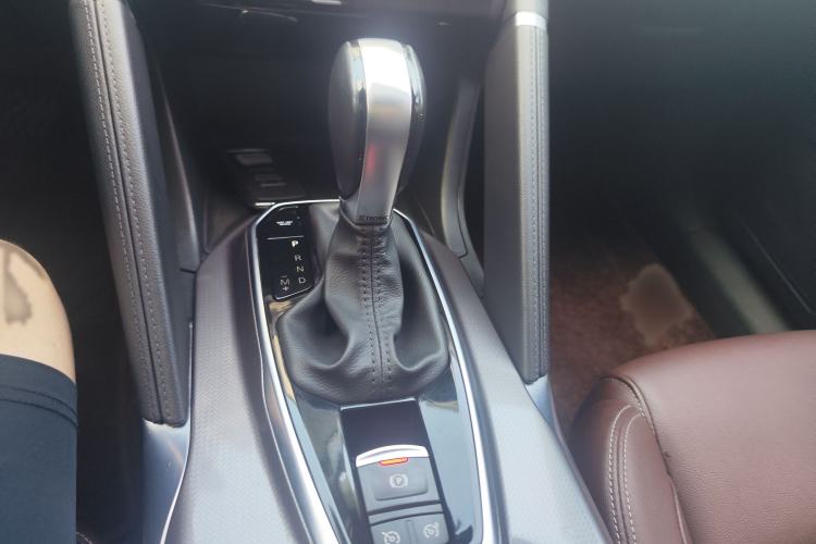 Used Renault Koleos 2018 2.0L Two-Wheel-Drive Luxury Edition Interior 3