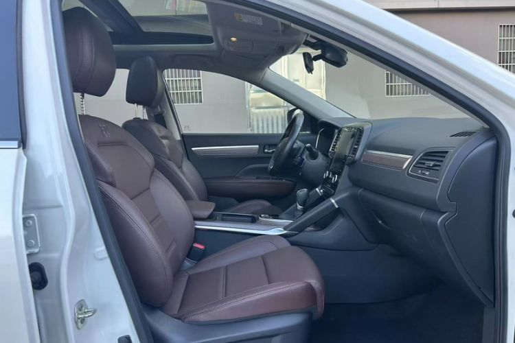 Used Renault Koleos 2018 2.5L Two-Wheel Drive Prestige Edition Interior 3