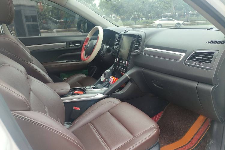 Used Renault Koleos 2018 2.0L Two-Wheel-Drive Luxury Edition Interior 3