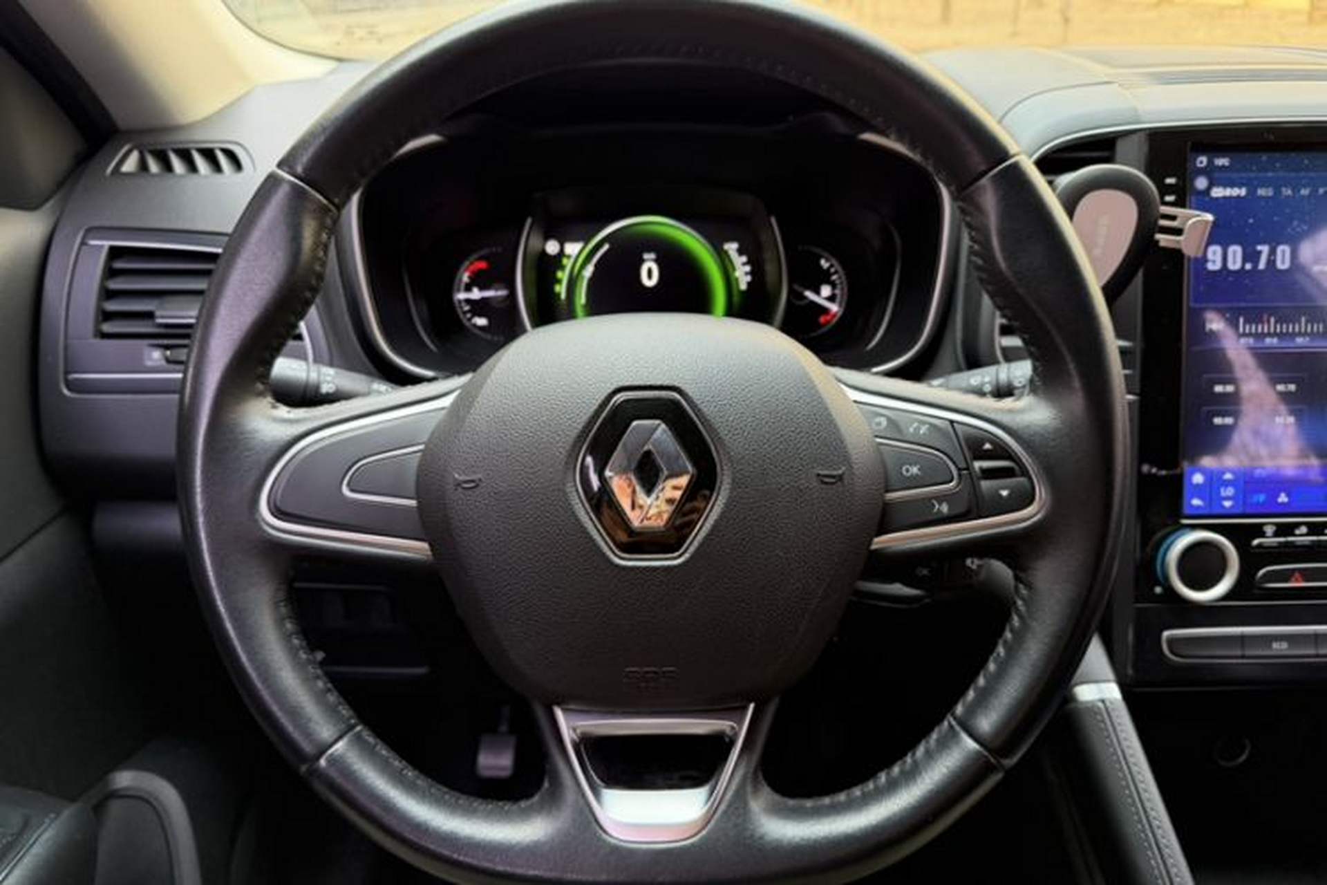 Used Renault Koleos 2018 2.0L Two-Wheel Drive Leading Edition Interior 3