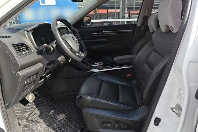 Used Renault Koleos 2018 2.5L Four-Wheel Drive Ultimate Edition Interior 4