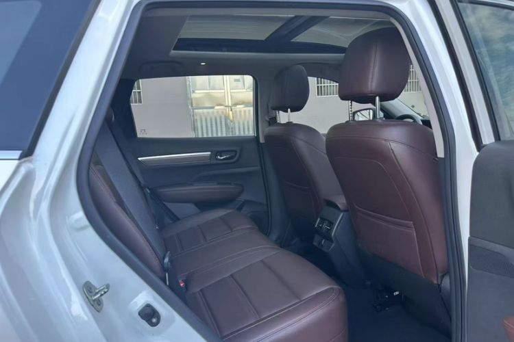 Used Renault Koleos 2018 2.5L Two-Wheel Drive Prestige Edition Interior 4