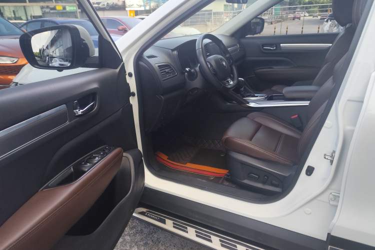 Used Renault Koleos 2018 2.0L Two-Wheel-Drive Luxury Edition Interior 5