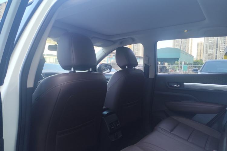 Used Renault Koleos 2018 2.0L Two-Wheel-Drive Luxury Edition Interior 6