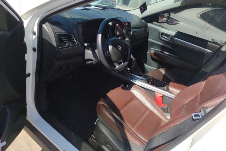 Used Renault Koleos 2018 2.0L Two-Wheel-Drive Luxury Edition Left Front Seat