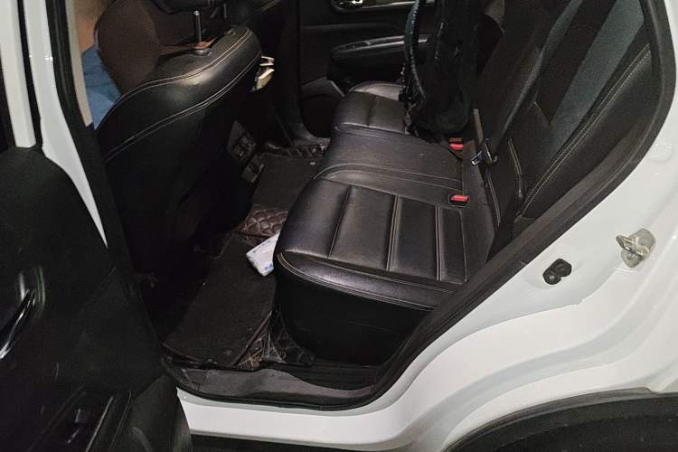 Used Renault Koleos 2018 2.0L Two-Wheel-Drive Luxury Edition Left Rear Seat