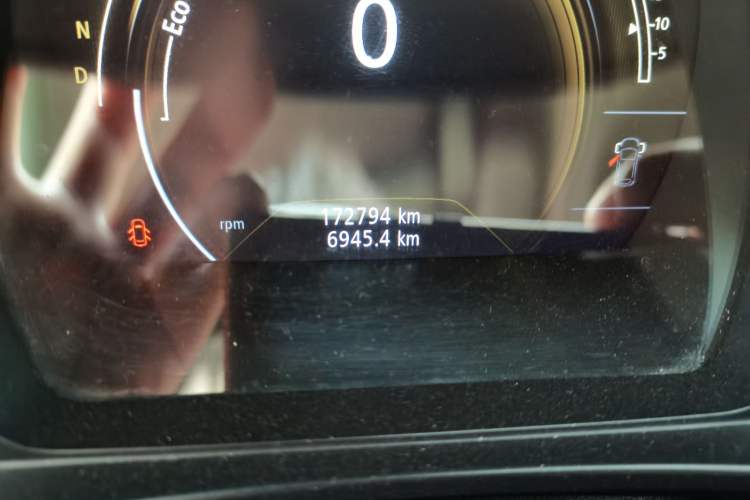 Used Renault Koleos 2018 2.0L Two-Wheel-Drive Luxury Edition Odometer Close Up
