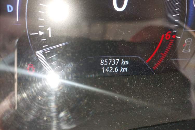Used Renault Koleos 2018 2.5L Four-Wheel Drive Ultimate Edition Odometer Close Up