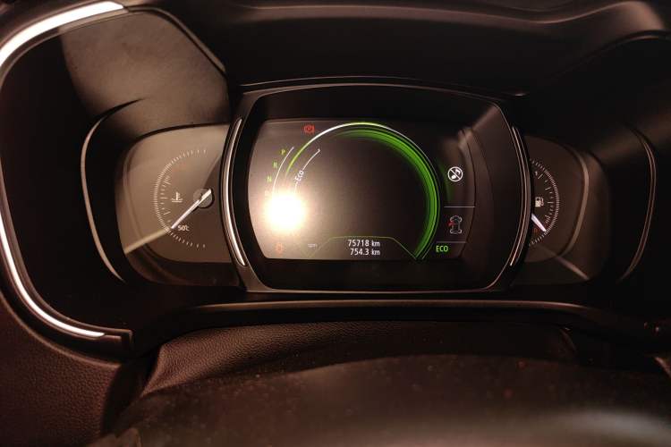Used Renault Koleos 2018 2.0L Two-Wheel Drive 120th Anniversary Limited Edition Odometer Close Up