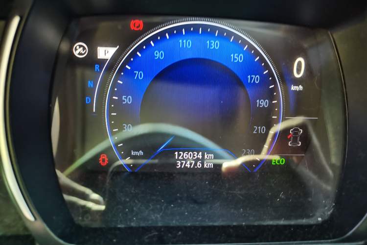 Used Renault Koleos 2018 2.0L Two-Wheel-Drive Luxury Edition Odometer Close Up