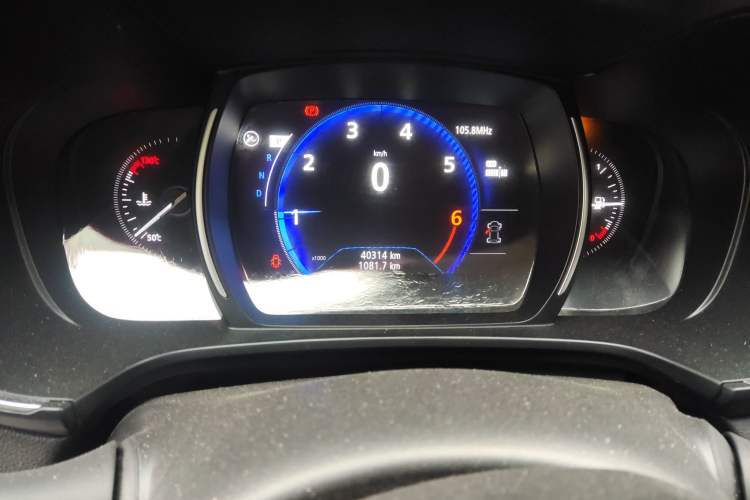 Used Renault Koleos 2018 2.0L Two-Wheel-Drive Luxury Edition Odometer Close Up