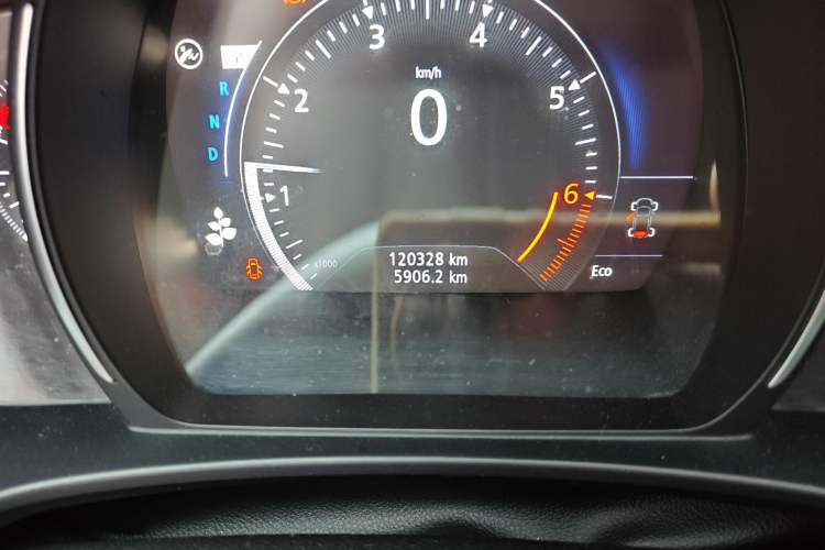 Used Renault Koleos 2018 2.0L Two-Wheel Drive 120th Anniversary Limited Edition Odometer Close Up