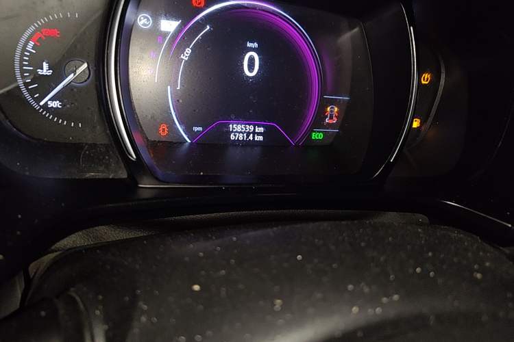 Used Renault Koleos 2018 2.0L Two-Wheel-Drive Luxury Edition Odometer Close Up