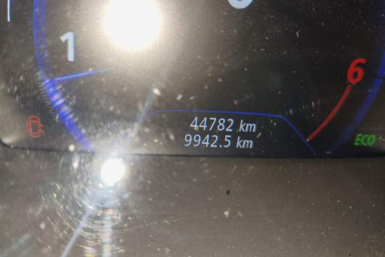 Used Renault Koleos 2018 2.5L Four-Wheel Drive Ultimate Edition Odometer Close Up