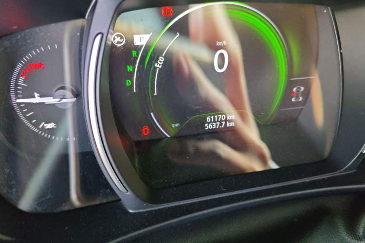 Used Renault Koleos 2018 2.0L Two-Wheel Drive Leading Edition Odometer Close Up