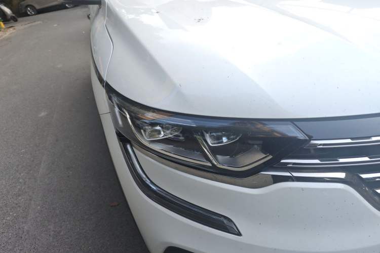Used Renault Koleos 2018 2.0L Two-Wheel Drive 120th Anniversary Limited Edition Right Front Headlight
