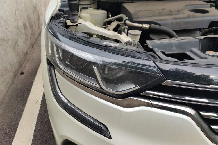 Used Renault Koleos 2018 2.0L Two-Wheel-Drive Luxury Edition Right Front Headlight