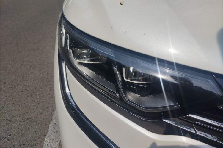 Used Renault Koleos 2018 2.5L Four-Wheel Drive Ultimate Edition Right Front Headlight