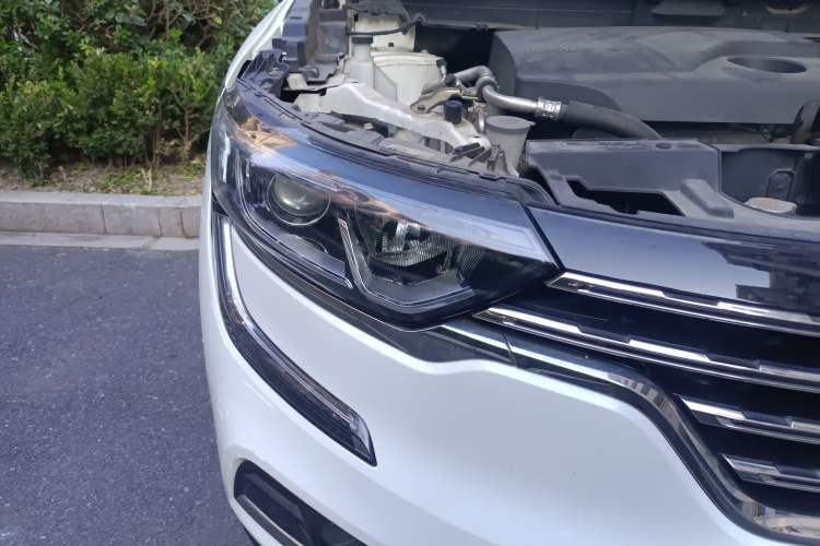 Used Renault Koleos 2018 2.0L Two-Wheel-Drive Luxury Edition Right Front Headlight