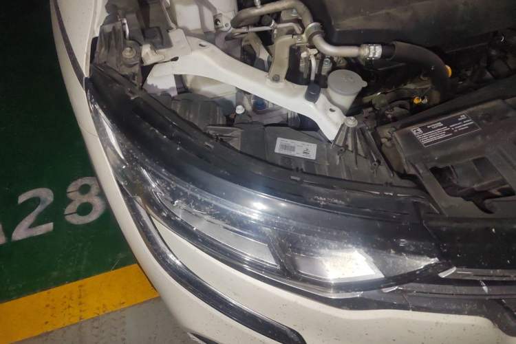 Used Renault Koleos 2018 2.0L Two-Wheel Drive Comfort Edition Right Front Headlight