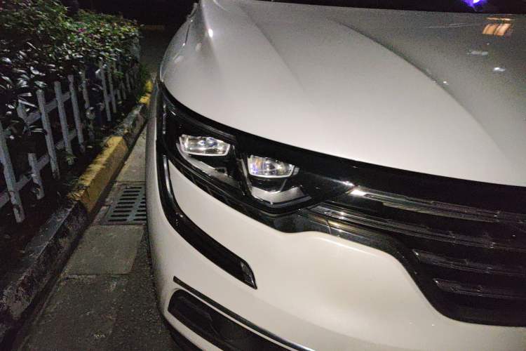 Used Renault Koleos 2018 2.0L Two-Wheel Drive 120th Anniversary Limited Edition Right Front Headlight