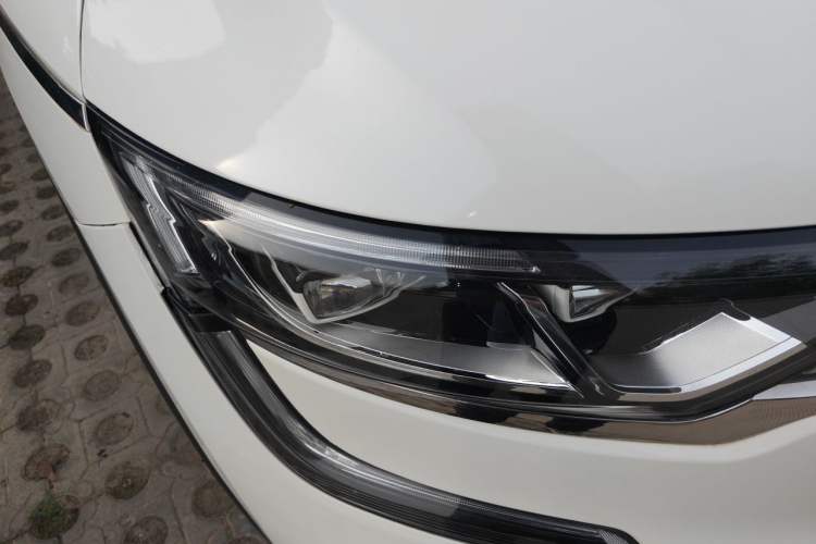 Used Renault Koleos 2018 2.0L Two-Wheel Drive 120th Anniversary Limited Edition Right Front Headlight