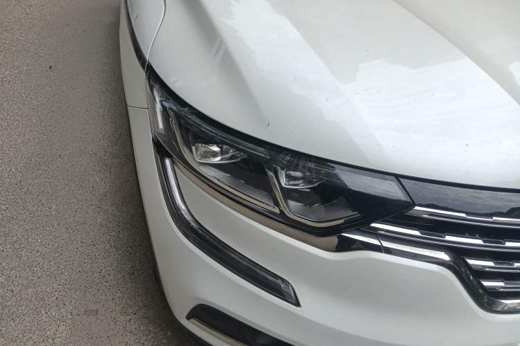 Used Renault Koleos 2018 2.0L Two-Wheel Drive 120th Anniversary Limited Edition Right Front Headlight