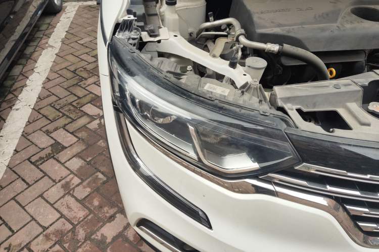 Used Renault Koleos 2018 2.0L Two-Wheel-Drive Luxury Edition Right Front Headlight