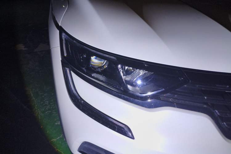 Used Renault Koleos 2018 2.0L Two-Wheel-Drive Luxury Edition Right Front Headlight