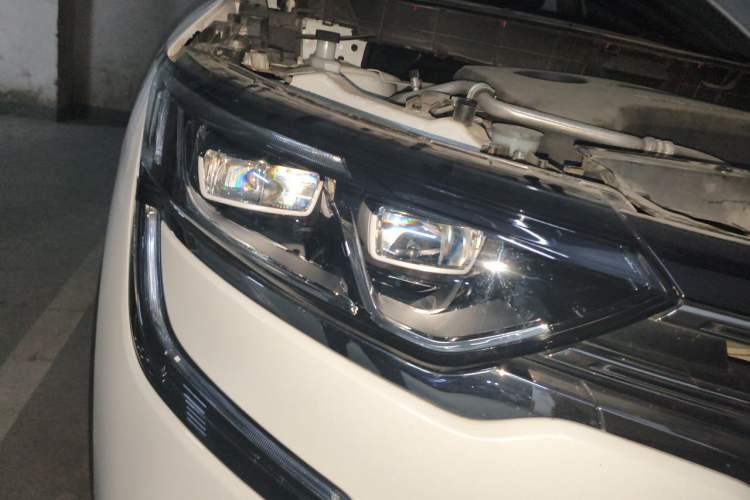 Used Renault Koleos 2018 2.5L Four-Wheel Drive Ultimate Edition Right Front Headlight
