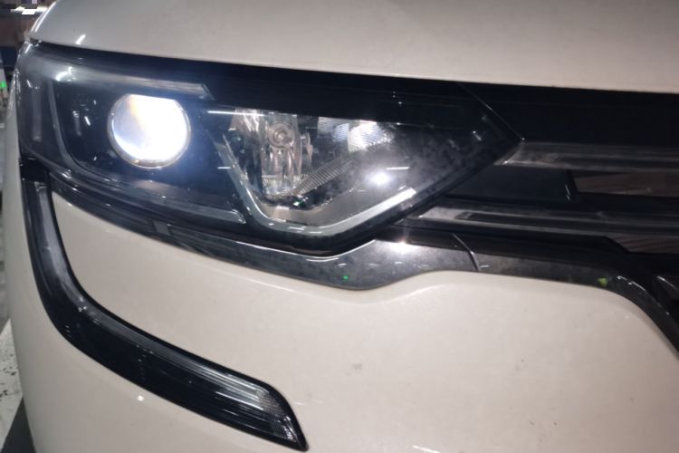 Used Renault Koleos 2018 2.0L Two-Wheel Drive Leading Edition Right Front Headlight