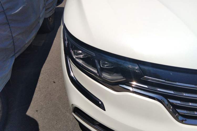 Used Renault Koleos 2018 2.0L Two-Wheel Drive 120th Anniversary Limited Edition Right Front Headlight