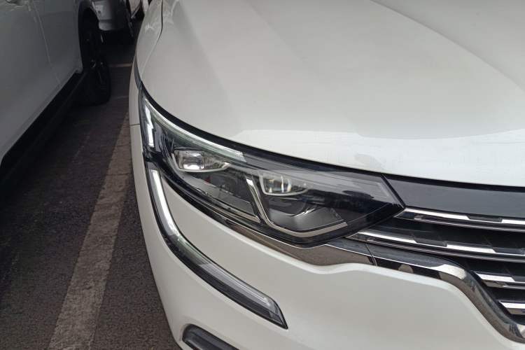 Used Renault Koleos 2018 2.0L Two-Wheel Drive 120th Anniversary Limited Edition Right Front Headlight