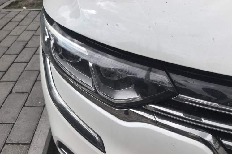 Used Renault Koleos 2018 2.0L Two-Wheel-Drive Luxury Edition Right Front Headlight