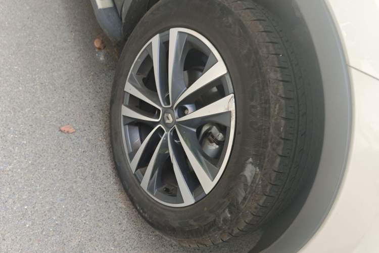 Used Renault Koleos 2018 2.0L Two-Wheel Drive 120th Anniversary Limited Edition Right Front Wheel Hub