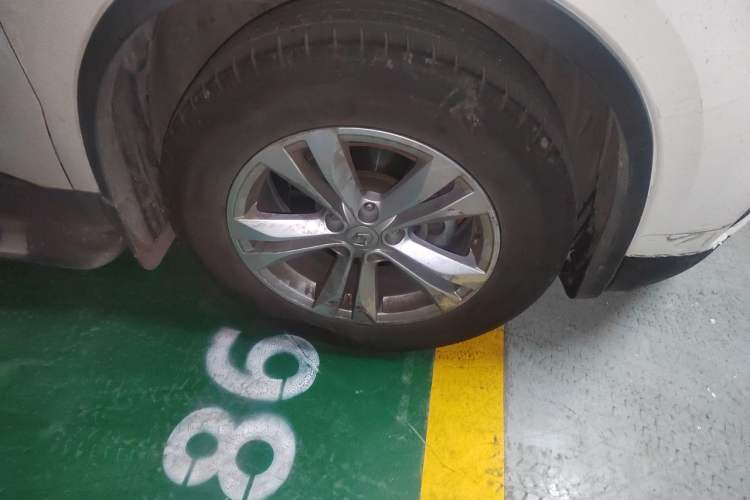 Used Renault Koleos 2018 2.0L Two-Wheel Drive Comfort Edition Right Front Wheel Hub
