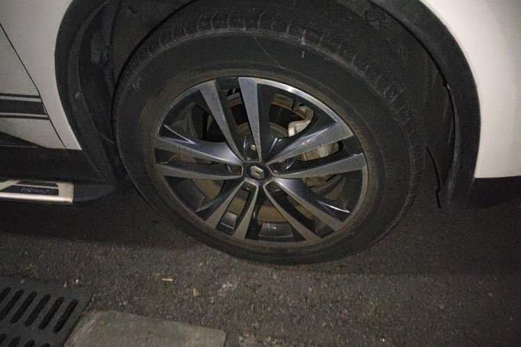 Used Renault Koleos 2018 2.0L Two-Wheel Drive 120th Anniversary Limited Edition Right Front Wheel Hub
