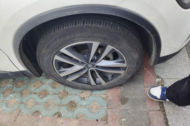 Used Renault Koleos 2018 2.0L Two-Wheel Drive 120th Anniversary Limited Edition Right Front Wheel Hub