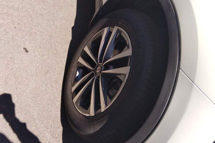 Used Renault Koleos 2018 2.0L Two-Wheel Drive 120th Anniversary Limited Edition Right Front Wheel Hub